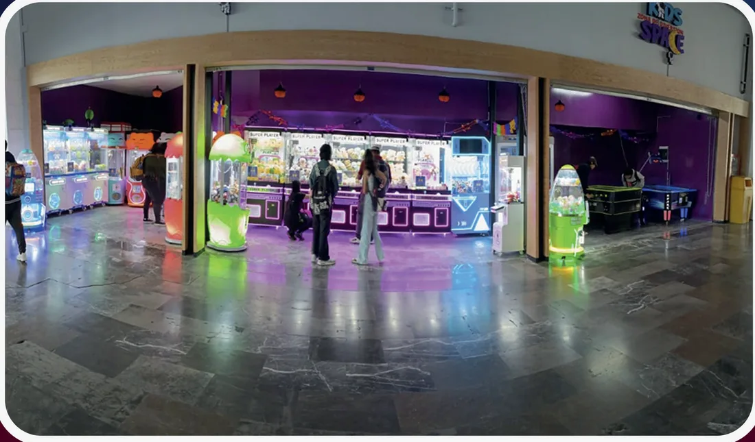 Zona de diversión Kids Space instalada dentro de una plaza comercial